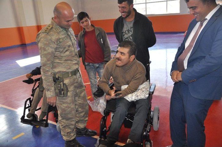 40 Engelliye Tekerlekli Sandalye Dagitildi