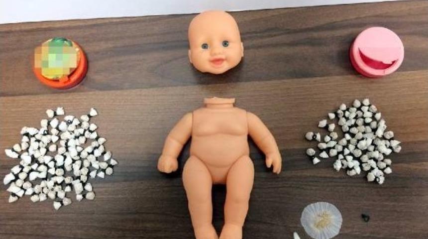 Eroini Oyuncak Bebeğe Ve Şeker Kutusuna Saklamış