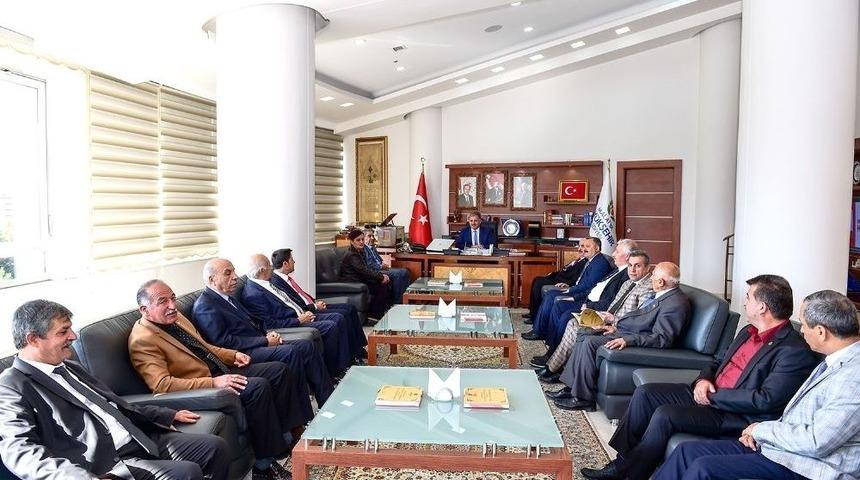 Belediye Başkanı Ahmet &Ccedil;akır Muhtarlarla Buluştu