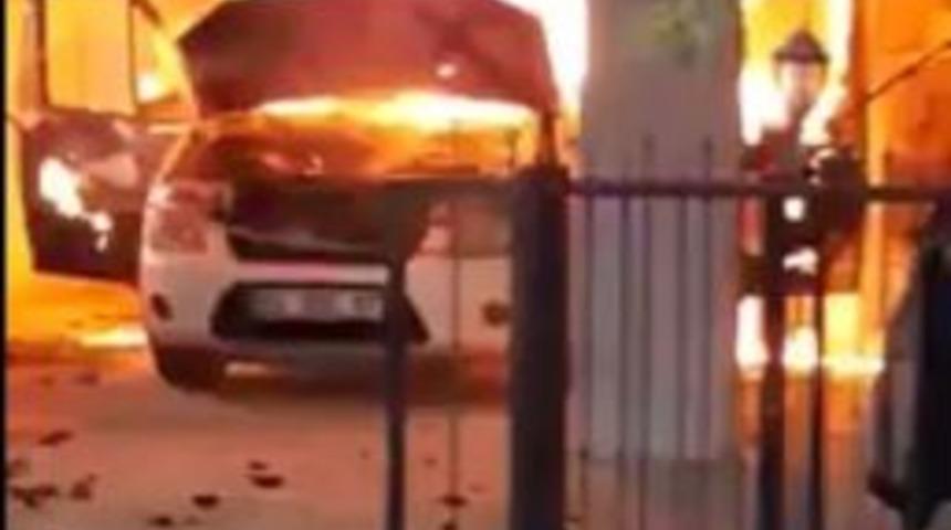 Park Halindeki Ara&ccedil; Alev Alev Yandı