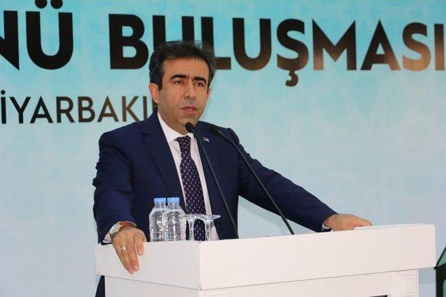 Vali Güzeloğlu Muhtarlarla Bir Araya Geldi