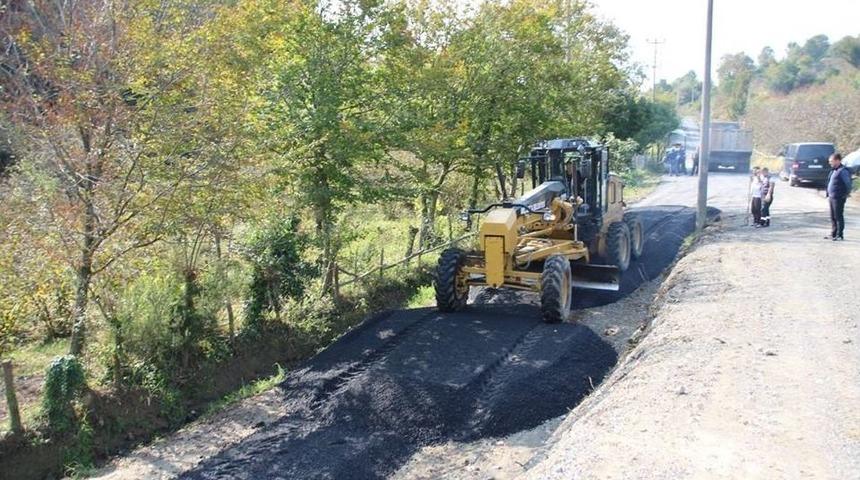 Ak&ccedil;akoca&rsquo;da Asfalt &Ccedil;alışmaları S&uuml;r&uuml;yor