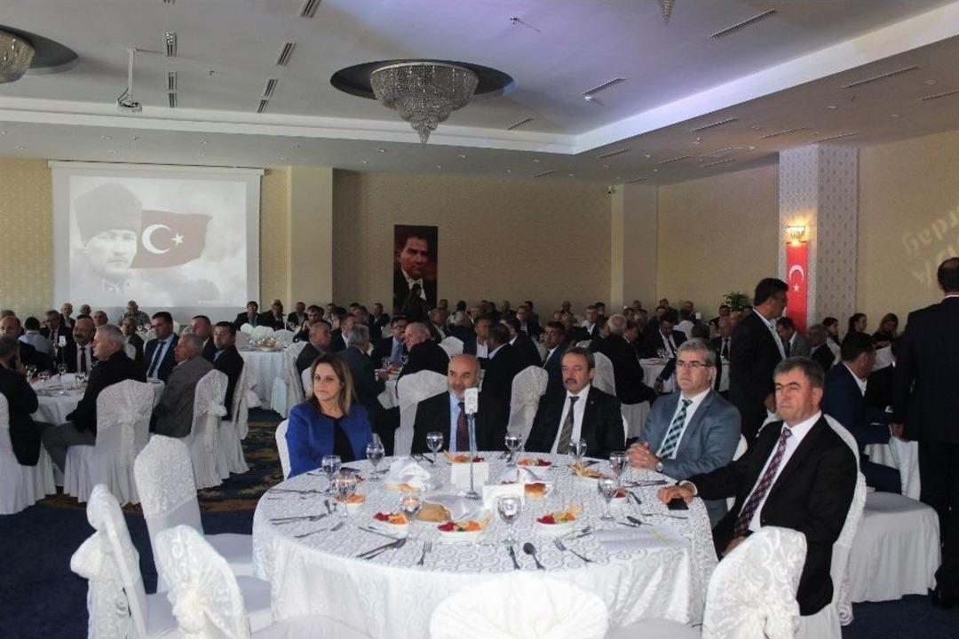 Muhtarlar Vali Ceylan İle Yemekte Buluştu