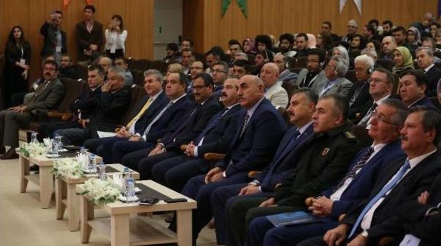 't&uuml;rk-Rus İlişkileri' Konulu Karadeniz Sempozyumu Başladı