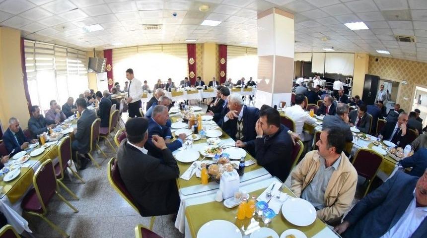 Başkan Vekili &Ouml;zt&uuml;rk, Muhtarlarla Bir Araya Geldi