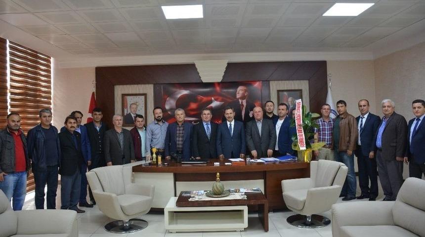 Armutlucumalılar Derneği&rsquo;nden Başkan Uysal&rsquo;a Ziyaret