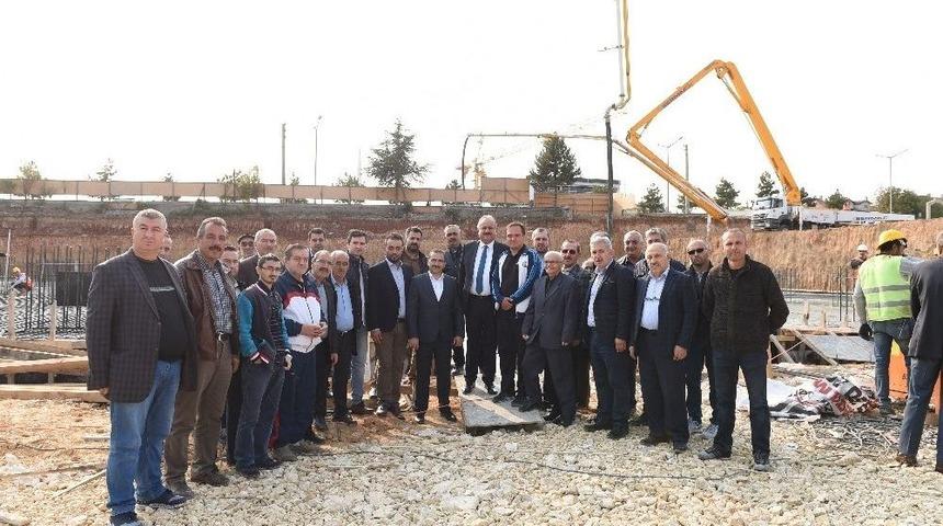 &Ccedil;alışanlar Sitesi Sakinlerinden Belediye Başkanı Tahsin Babaş&rsquo;a İmar Teşekk&uuml;r&uuml;