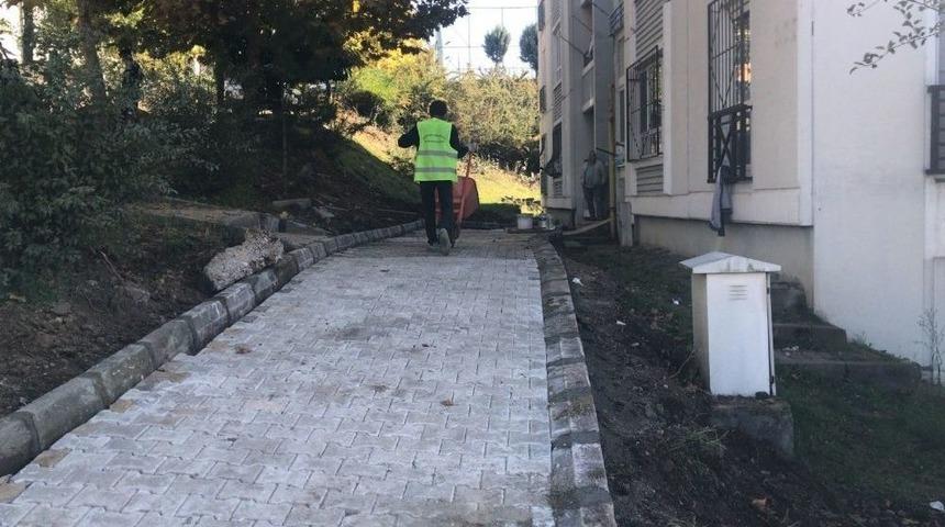 Başiskele&rsquo;de Parke Yol Ve Kaldırım &Ccedil;alışmaları S&uuml;r&uuml;yor