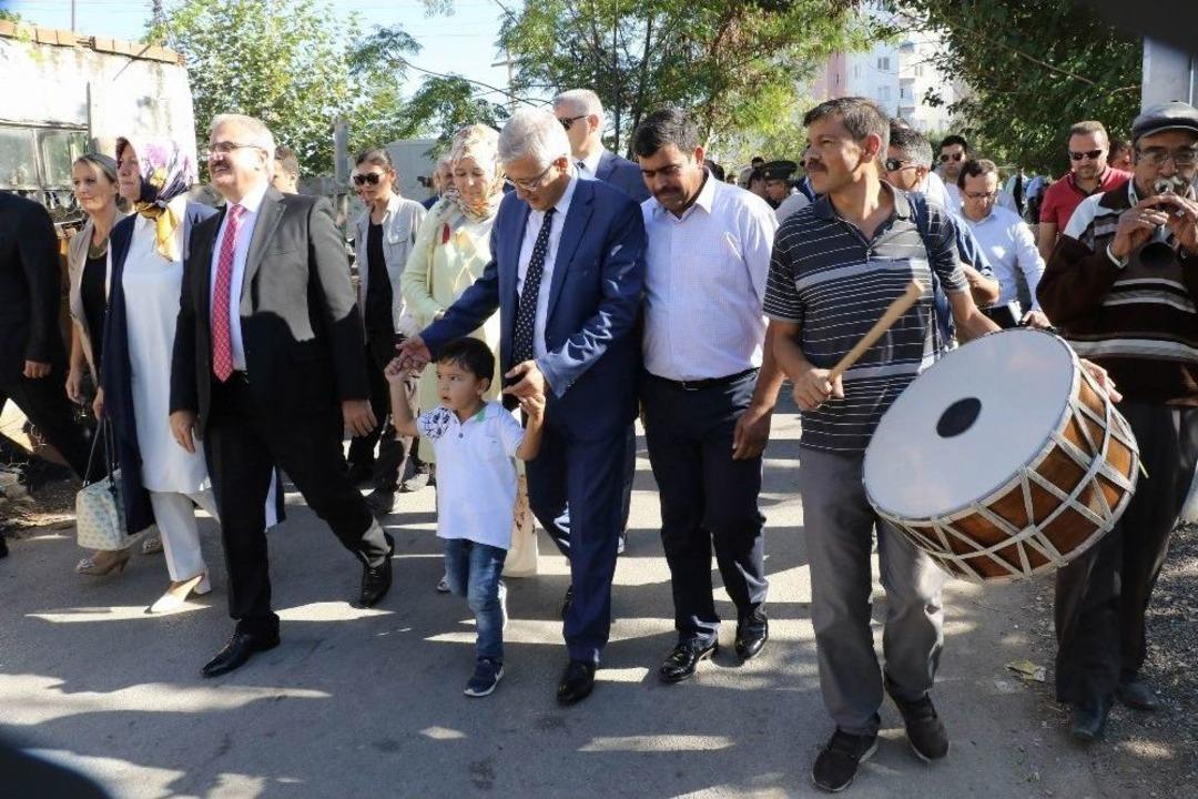 Zeytink&ouml;y Vali Karaloğlu&rsquo;na Kucak A&ccedil;tı