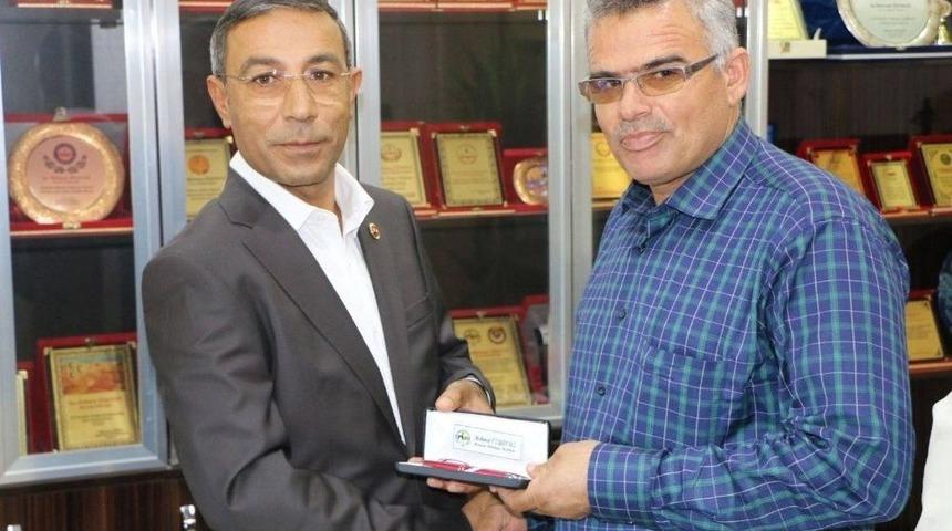 Başkan &Ouml;zyavuz Muhtarları Unutmadı