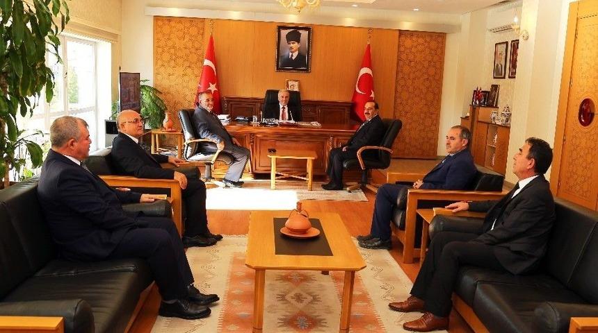 Vali Kam&ccedil;ı&rsquo;ya Muhtarlar G&uuml;n&uuml; Ziyareti