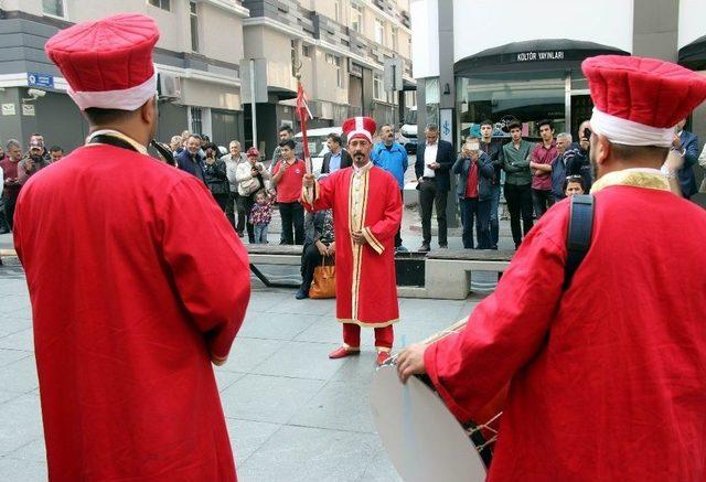 Cadde Ortasında Mehter Gösterisi