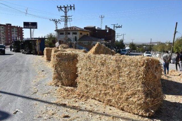 Freni Boşalan Tır, 2 Araca &Ccedil;arptı: 4 Yaralı 1