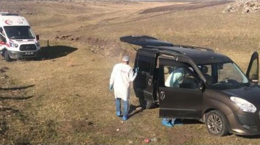 Aracında &Ouml;l&uuml; Bulundu