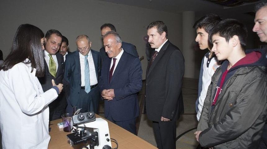 Rekt&ouml;r &Ccedil;omaklı&rsquo;dan Bilim Şenliği&rsquo;ne Tam Not