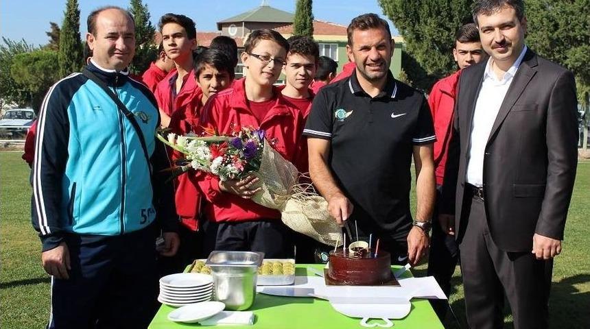 Teknik Direkt&ouml;r Buruk&rsquo;a Doğum G&uuml;n&uuml; S&uuml;rprizi