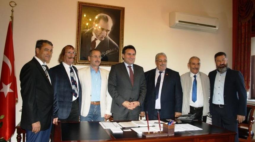 Ayvalık&rsquo;ta Muhtarlardan Kaymakam G&ouml;rg&uuml;l&uuml;aslan&rsquo;a Ziyaret