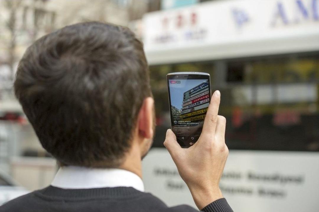 Takip&ccedil;ilerine Canlı Yayın Yaparak İntihar Girişimini Anlattılar