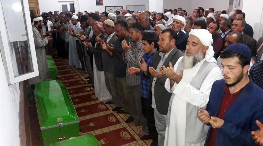 Pamuk Yığını Altında &Ouml;l&uuml; Bulunan 3 &Ccedil;ocuk Defnedildi