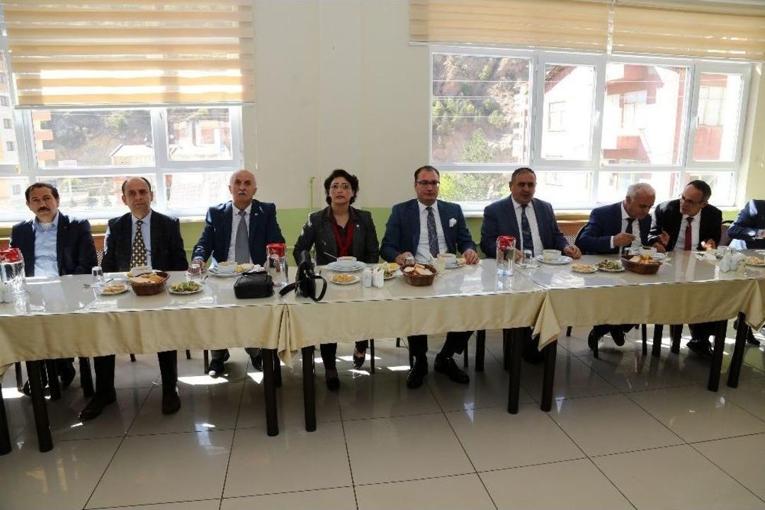 G&uuml;m&uuml;şhane&rsquo;de Muhtarlar Yemekte Buluştu