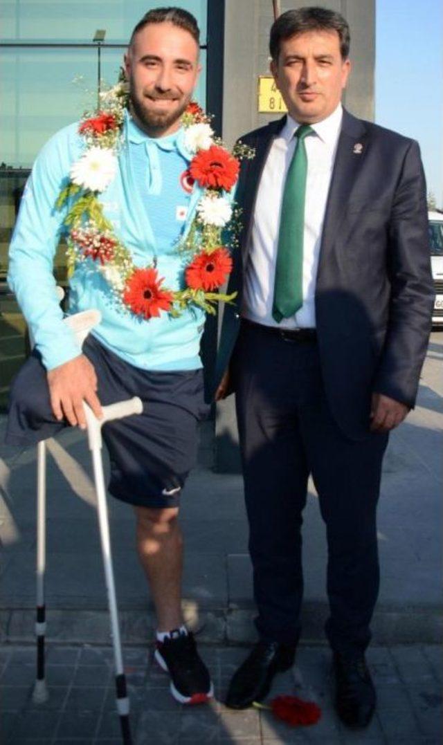Ampute Milli Takımı Sporcusu Feyyaz, Memleketinde Coşkuyla Karşılandı 3