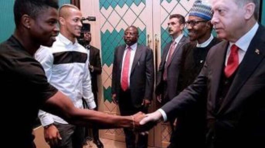 Bursasporlu Agu Ve Ekong, Cumhurbaşkanlığı K&uuml;lliyesi&rsquo;nde