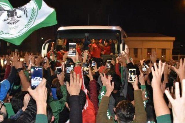 Ampute Futbol Milli Takımı, Statta Coşkuyla Karşılandı 2