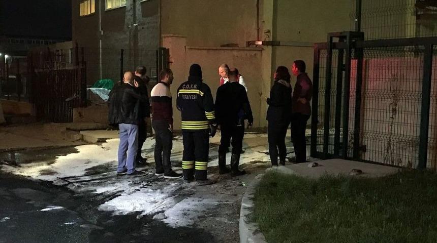 &Ccedil;erkezk&ouml;y&rsquo;de Fabrikada Asit Tankı Devrildi: 9 Yaralı