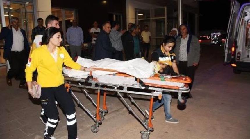 Devrilen Otomobilde 9 Aylık Bebek &Ouml;ld&uuml;, 6 Yaralı