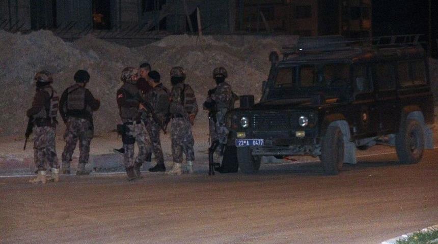 Kardeşini Rehin Alan Şahıs, Polis Tarafından İkna Edildi