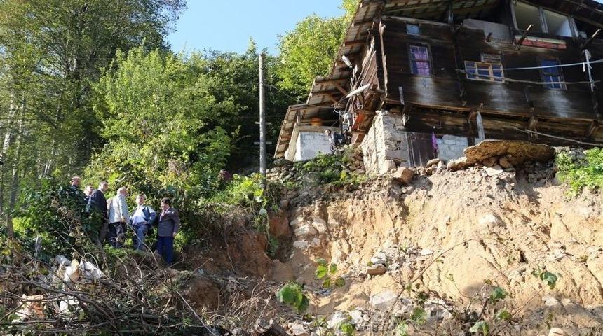 Rize Valisi Bektaş, Afet Sonrası Y&uuml;r&uuml;t&uuml;len &Ccedil;alışmaları Yerinde İnceledi