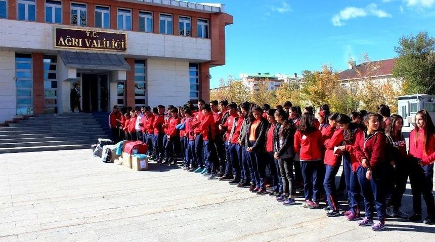 Ağrı&rsquo;da Amat&ouml;r Spor Kul&uuml;plerine Malzeme Yardımı