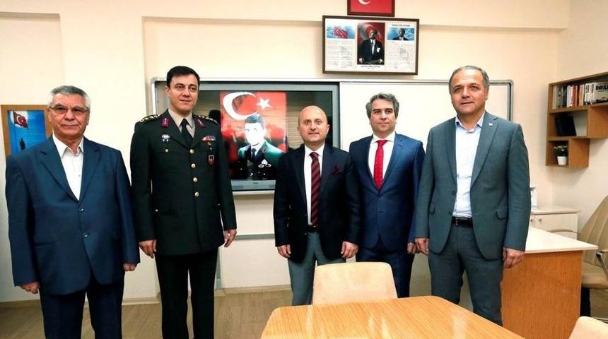 Şehidin Hatırası K&uuml;t&uuml;phanede Yaşatılacak