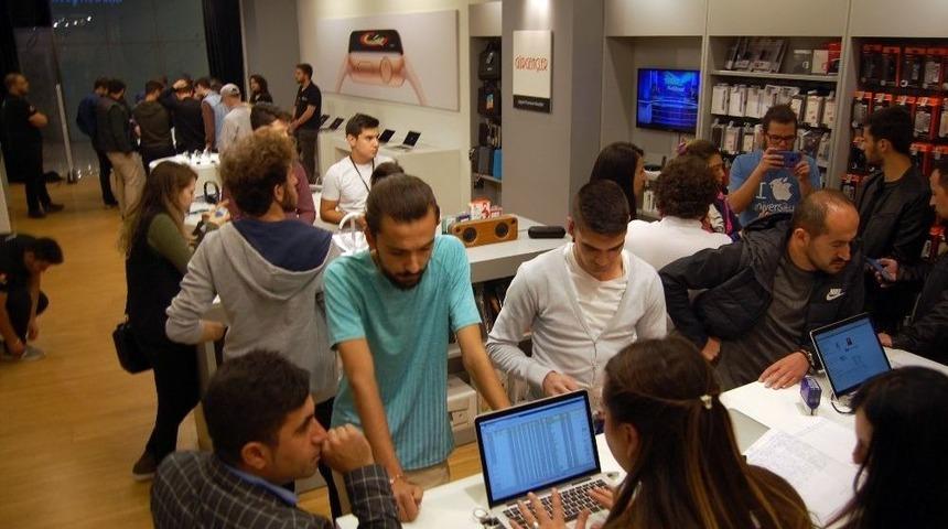 Konya&rsquo;da İphone 8 Yoğunluğu