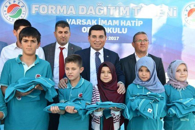 Tütüncü, 2 Bin 524 Forma Dağıttı