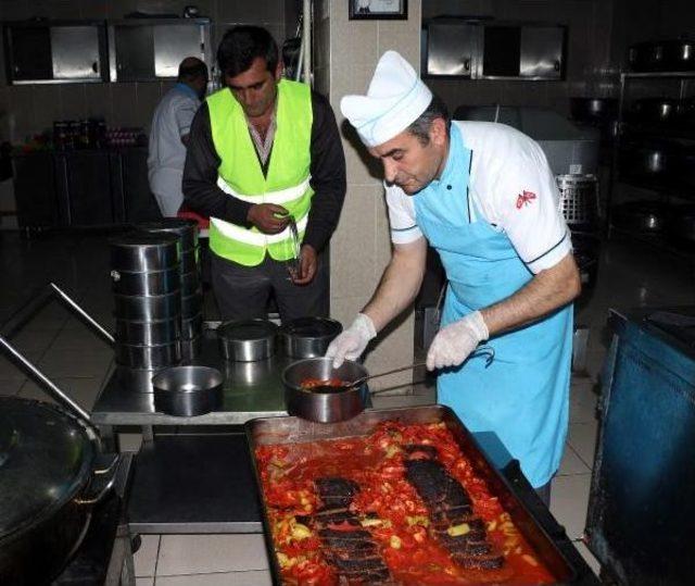 Bitlis'te Yaşlılara 2 Öğün Sıcak Yemek