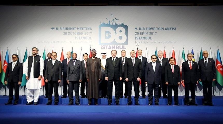 D-8 Zirvesine Katılan Devlet Ve H&uuml;k&uuml;met Başkanları Aile Fotoğrafı &Ccedil;ektirdi