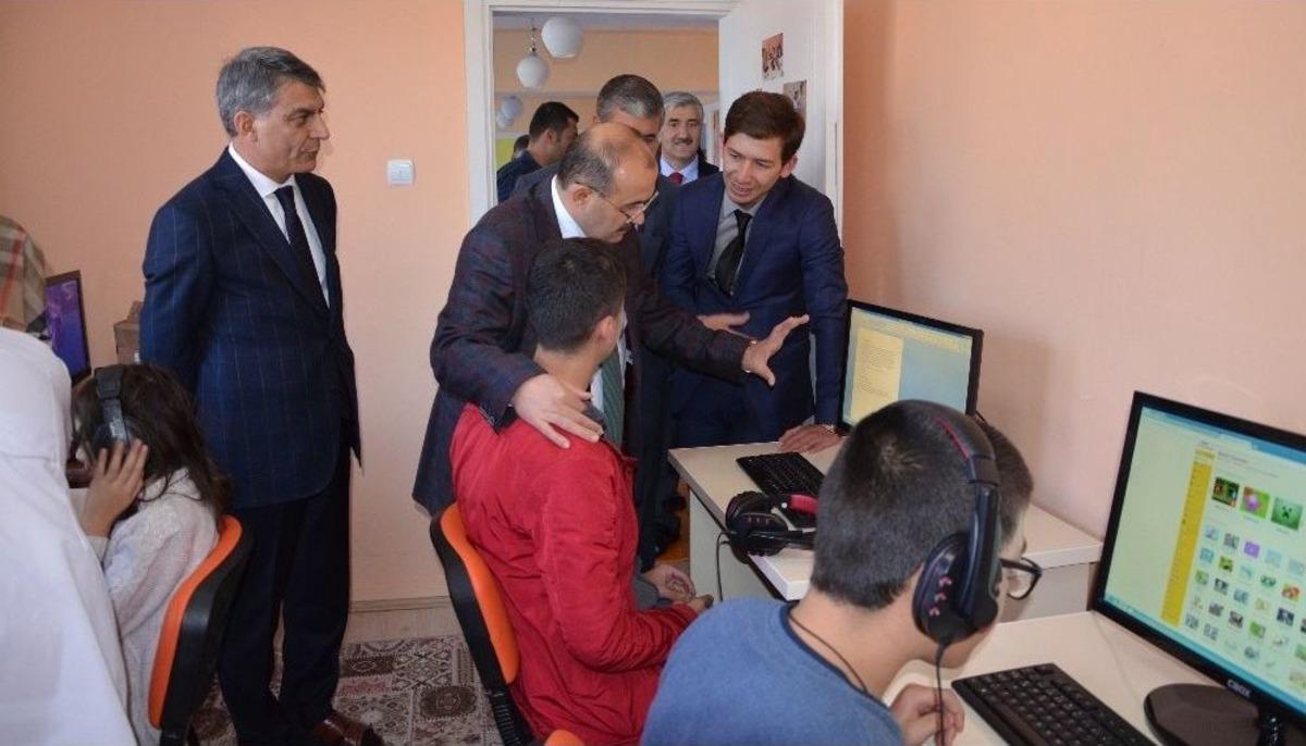 Vali Ustaoğlu, Tatvan&rsquo;da Temaslarda Bulundu