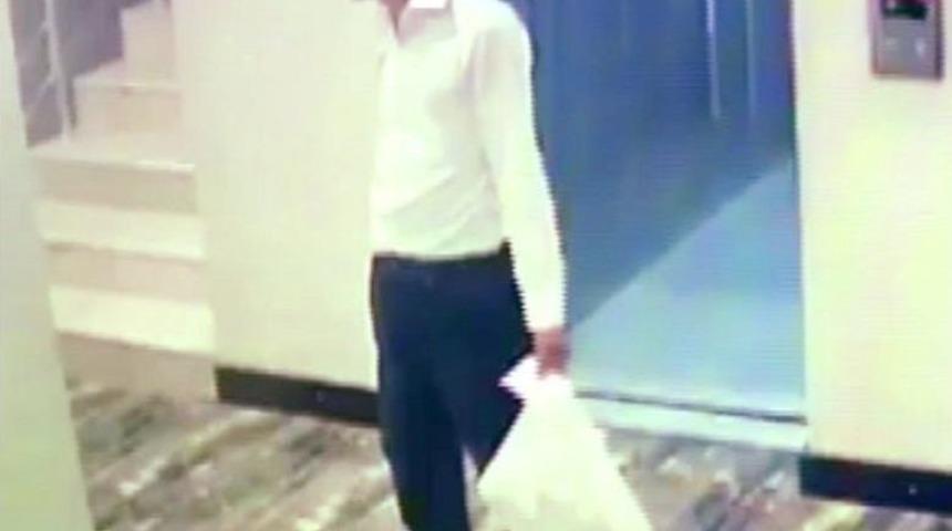 Sipariş Getirdi, Ayakkabısını Bırakıp Yeni Ayakkabıyı &Ccedil;aldı