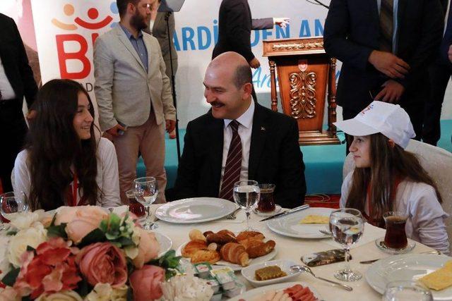 Bakan Soylu Mardin’den Gelen Çocuklarla Buluştu 2