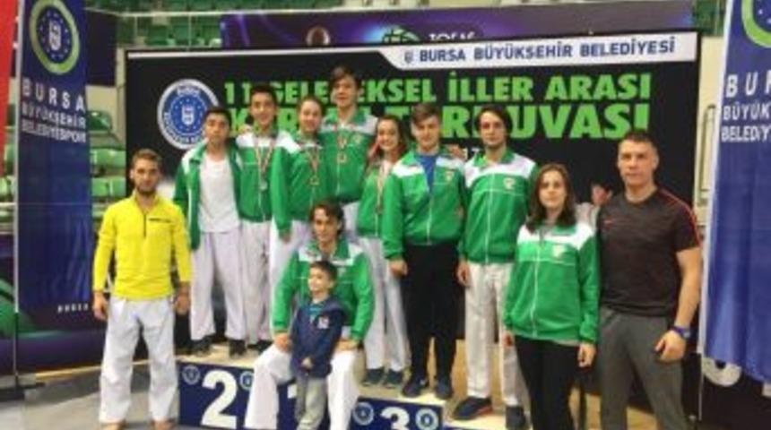 Karatecilerden 8 Madalya