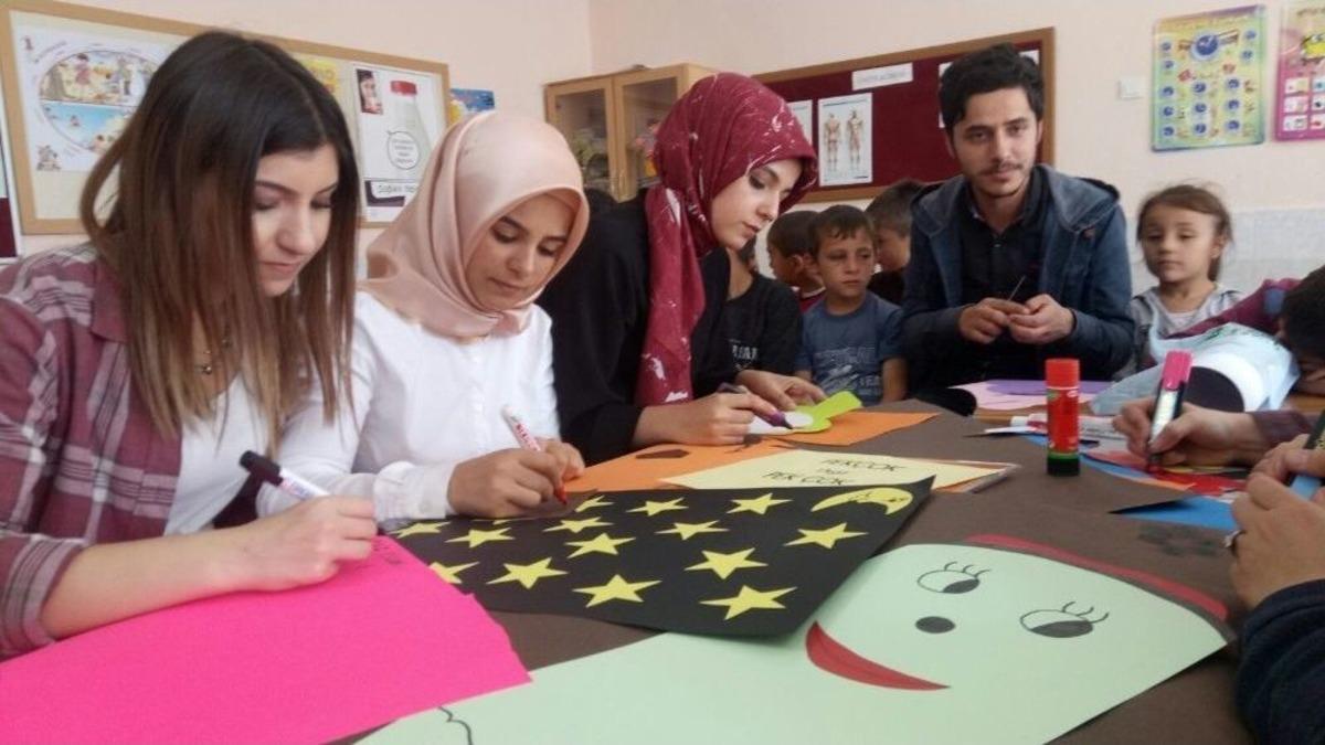 &Uuml;niversite &Ouml;ğrencileri, &rsquo;minik Kalplere Ses Ver&rsquo;di