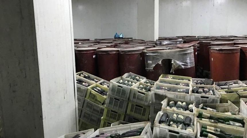 İzmir&rsquo;de 40 Bin Şişe Ka&ccedil;ak İ&ccedil;ki Ele Ge&ccedil;irildi