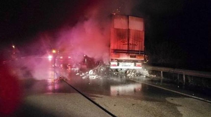 &Ccedil;orum'da Tır Yandı