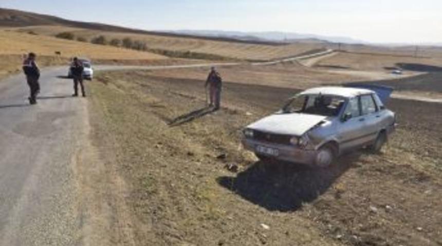 Otomobil Tarlaya U&ccedil;tu: 1 Yaralı