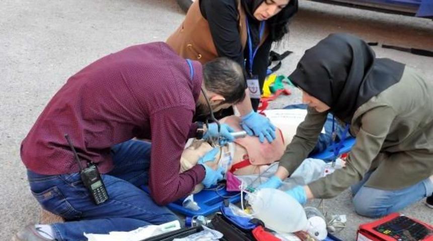 Bitlis'te 112 Acil Personeli I&ccedil;in Trafik Kazası Tatbikatı