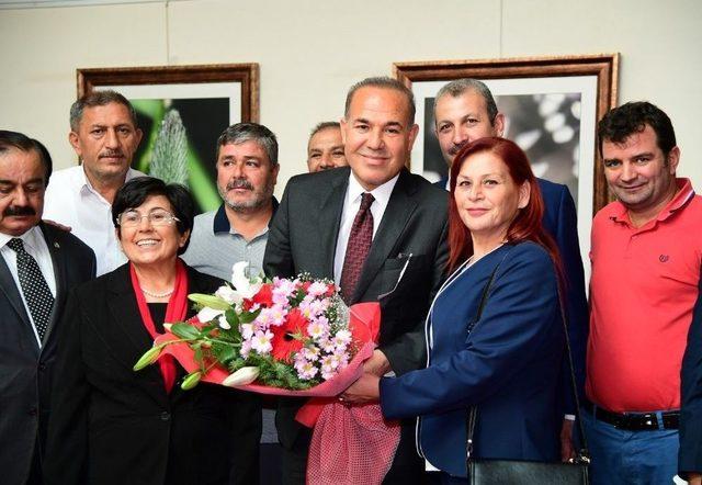 Muhtarlar Adana’nın Mührünü Sözlü’ye Teslim Etti