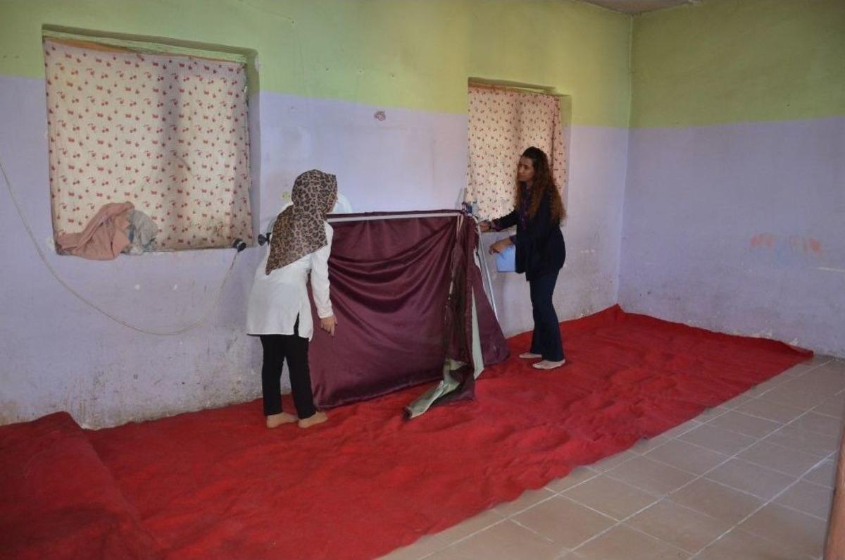 Cefakar &Ouml;ğretmen Adayı, Anasınıfının A&ccedil;ılmasını Bekliyor