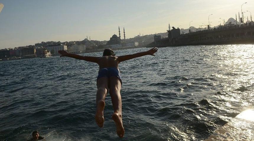 Sonbaharda Boğazın Serin Sularında Yüzdüler