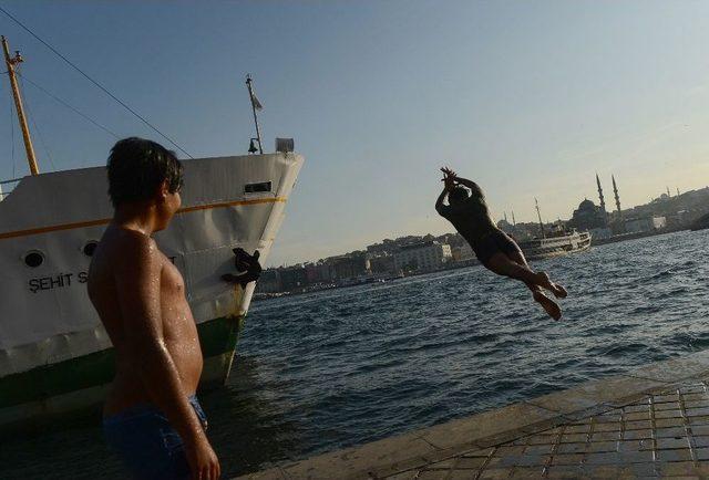 Sonbaharda Boğazın Serin Sularında Yüzdüler